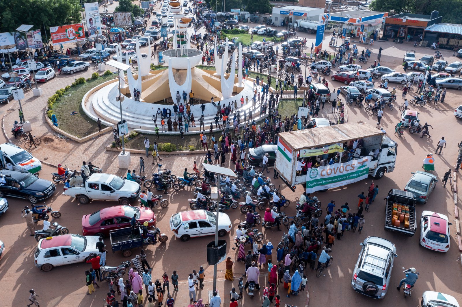 Coup supporters take to the streets during a protest against ECOWAS sanctions, in Niamey, Niger, Aug. 10, 2023. (EPA Photo)