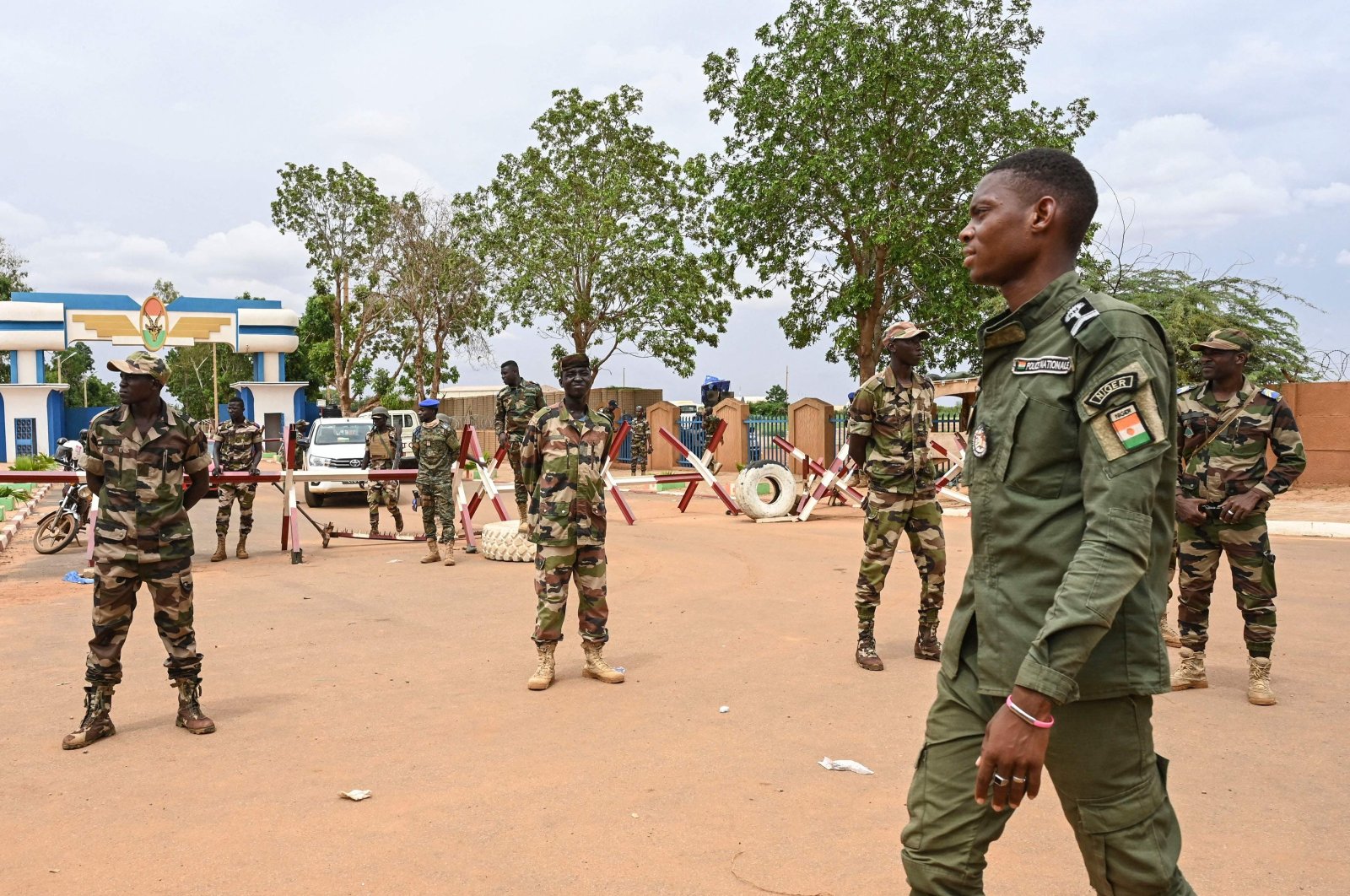 Nigerien soldiers stand guard as supporters of Niger&#039;s National Council for the Safeguard of the Homeland (CNSP) gather for a demonstration in Niamey on Aug. 11, 2023. (AFP Photo)