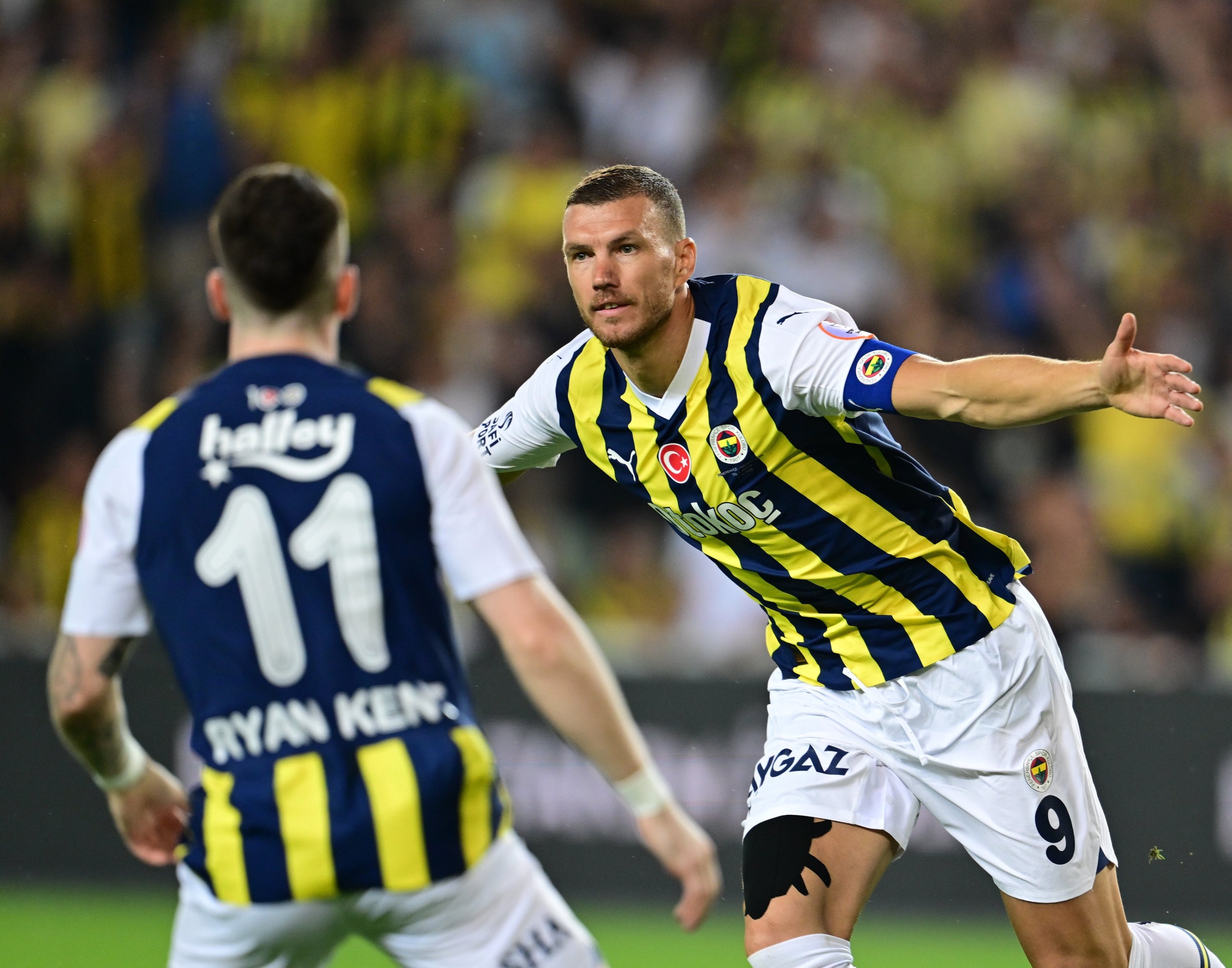 Dzeko's brace past Sivasspor propels Fenerbahçe to Süper Lig