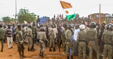 Niger&#039;s junta supporters take part in a demonstration in front of a French army base in Niamey, Niger, Aug. 11, 2023. (Reuter)