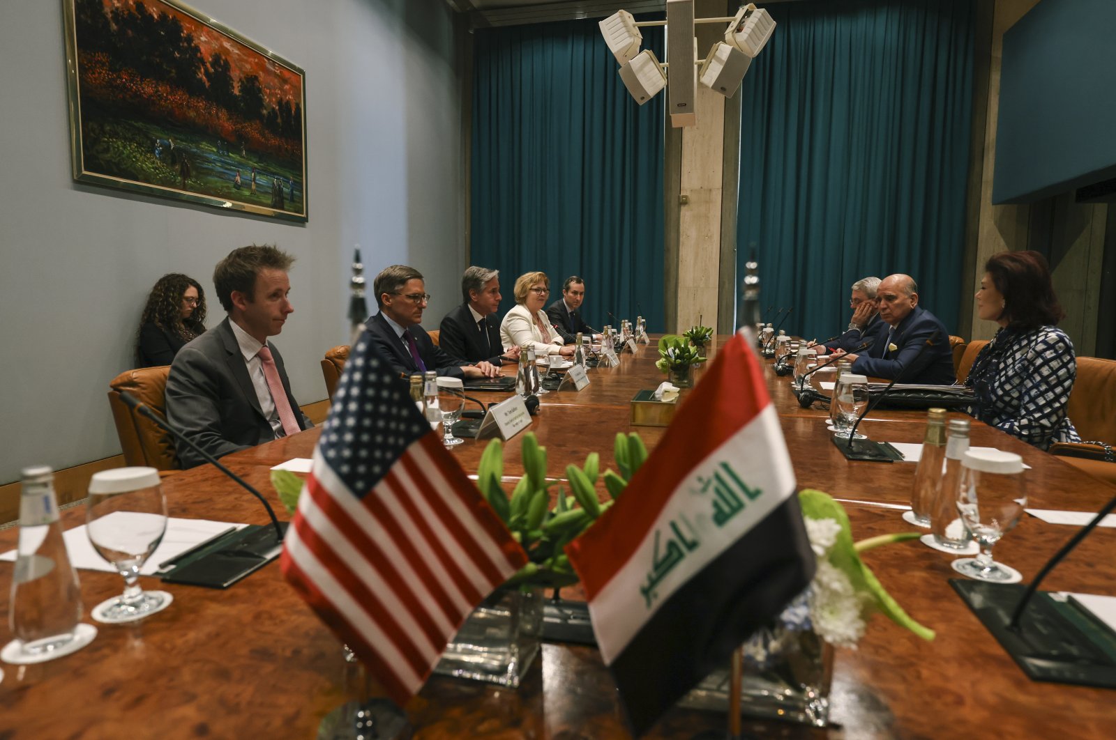 Iraqi Foreign Minister Fuad Hussein (R-2) attends a meeting with U.S. Secretary of State Antony Blinken (T-3) in Riyadh, Saudi Arabia, June 8, 2023. (AP Photo)