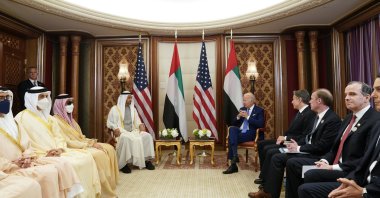 U.S. President Joe Biden (R) meets with Abu Dhabi&#039;s Crown Prince Mohammed bin Zayed Al Nahyan, in Jeddah, Saudi Arabia, July 16, 2022. (AP Photo)
