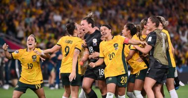 Australia's Sam Kerr (C) teammates celebrate at the end of the Women's World Cup quarterfinal football match against France at Brisbane Stadium, Brisbane, Australia, Aug. 12, 2023. (AFP Photo)