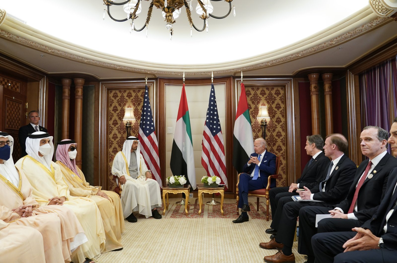 U.S. President Joe Biden (R) meets with Abu Dhabi&#039;s Crown Prince Mohammed bin Zayed Al Nahyan, in Jeddah, Saudi Arabia, July 16, 2022. (AP Photo)