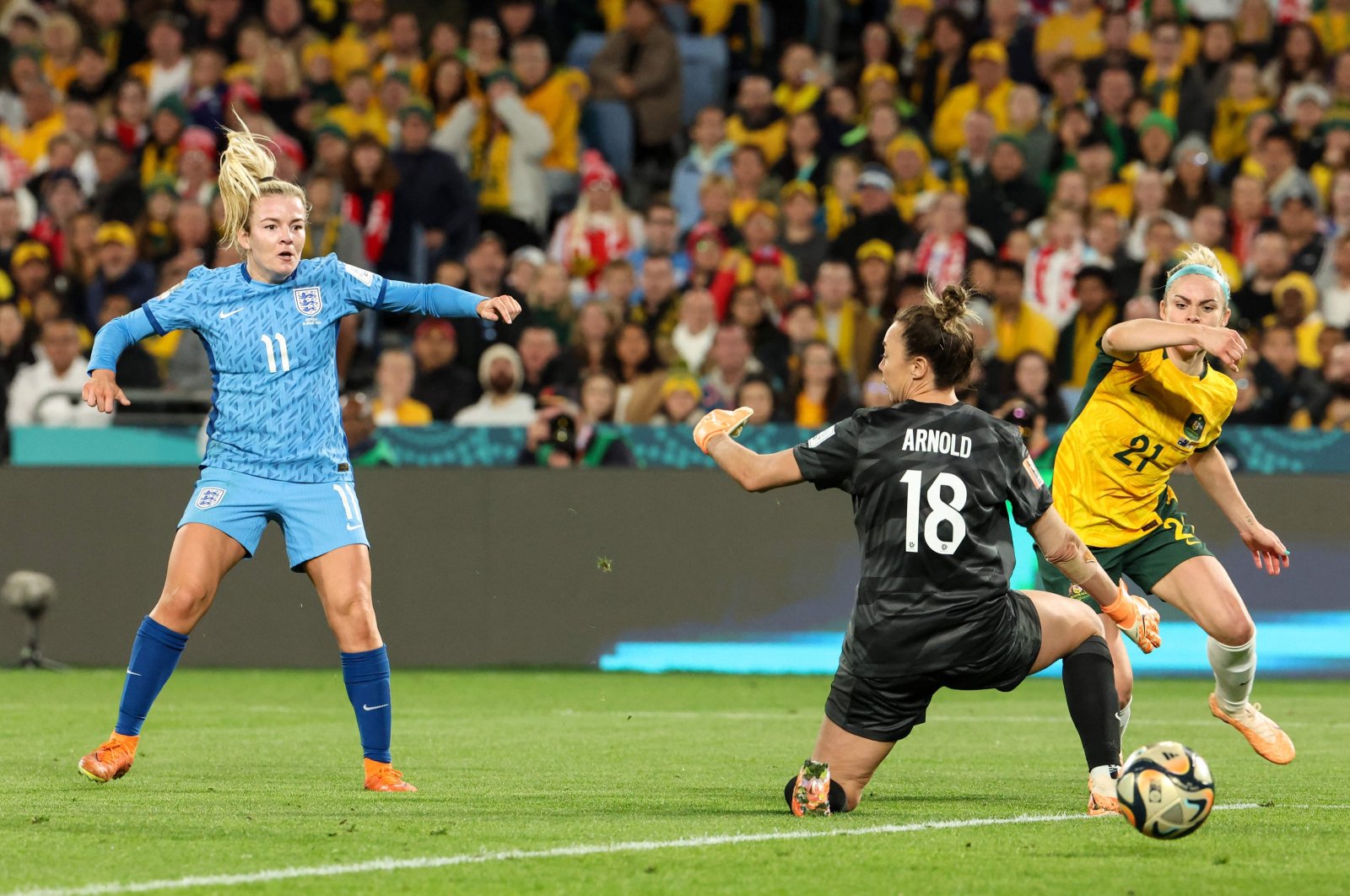 England&#039;s forward Lauren Hemp (L) scores her team&#039;s second goal past Australia&#039;s goalkeeper Mackenzie Arnold during the Women&#039;s World Cup semifinal football match at Stadium Australia, Sydney, Australia, Aug. 16, 2023. (AFP Photo)