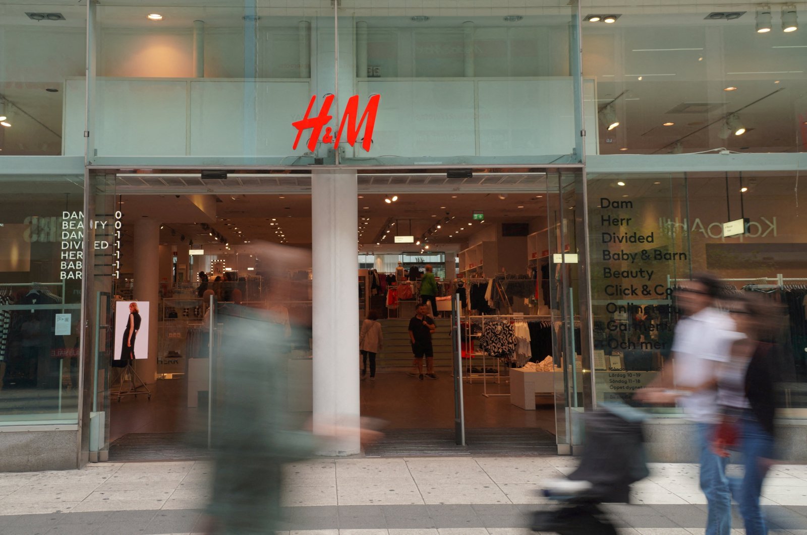Pedestrians and shoppers walk past a branch of fashion retailer H&amp;M in Stockholm, Sweden, July 17, 2023. (Reuters Photo)