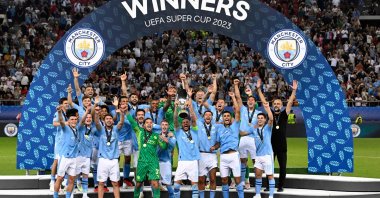Manchester City's English defender Kyle Walker holds the trophy on the podium after winning the 2023 UEFA Super Cup football match between Manchester City and Sevilla at the Georgios Karaiskakis Stadium, Piraeus, Greece, Aug. 16, 2023. (AFP Photo)