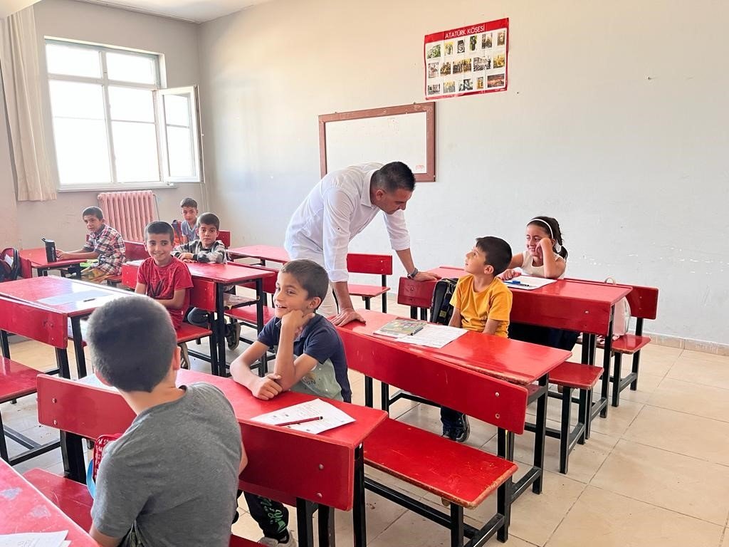 Students attending class in Ağrı, eastern Türkiye, Aug. 18, 2023. (IHA Photo)