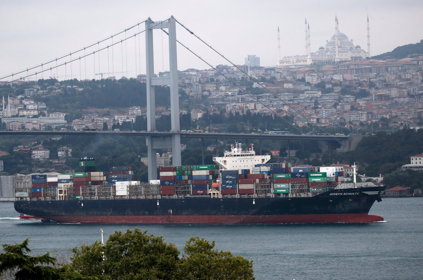 Ukrayna’nın yeni şeridini kullanan ilk gemi İstanbul Boğazı’nı geçti