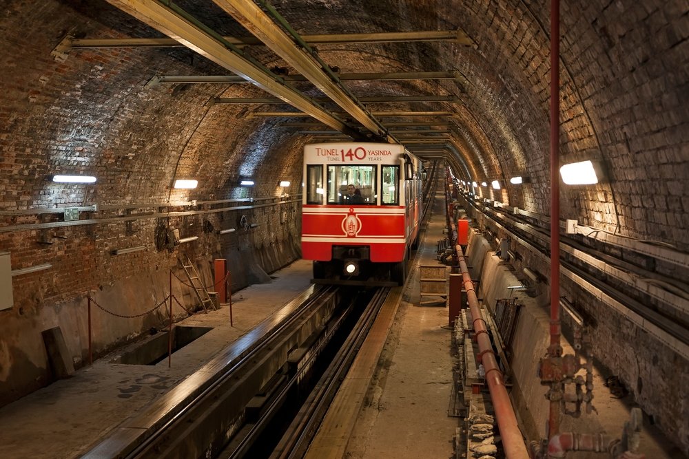 The old tunnel between Karaköy and Beyoğlu, Istanbul, Türkiye, May 11, 2015. (Shutterstock Photo)