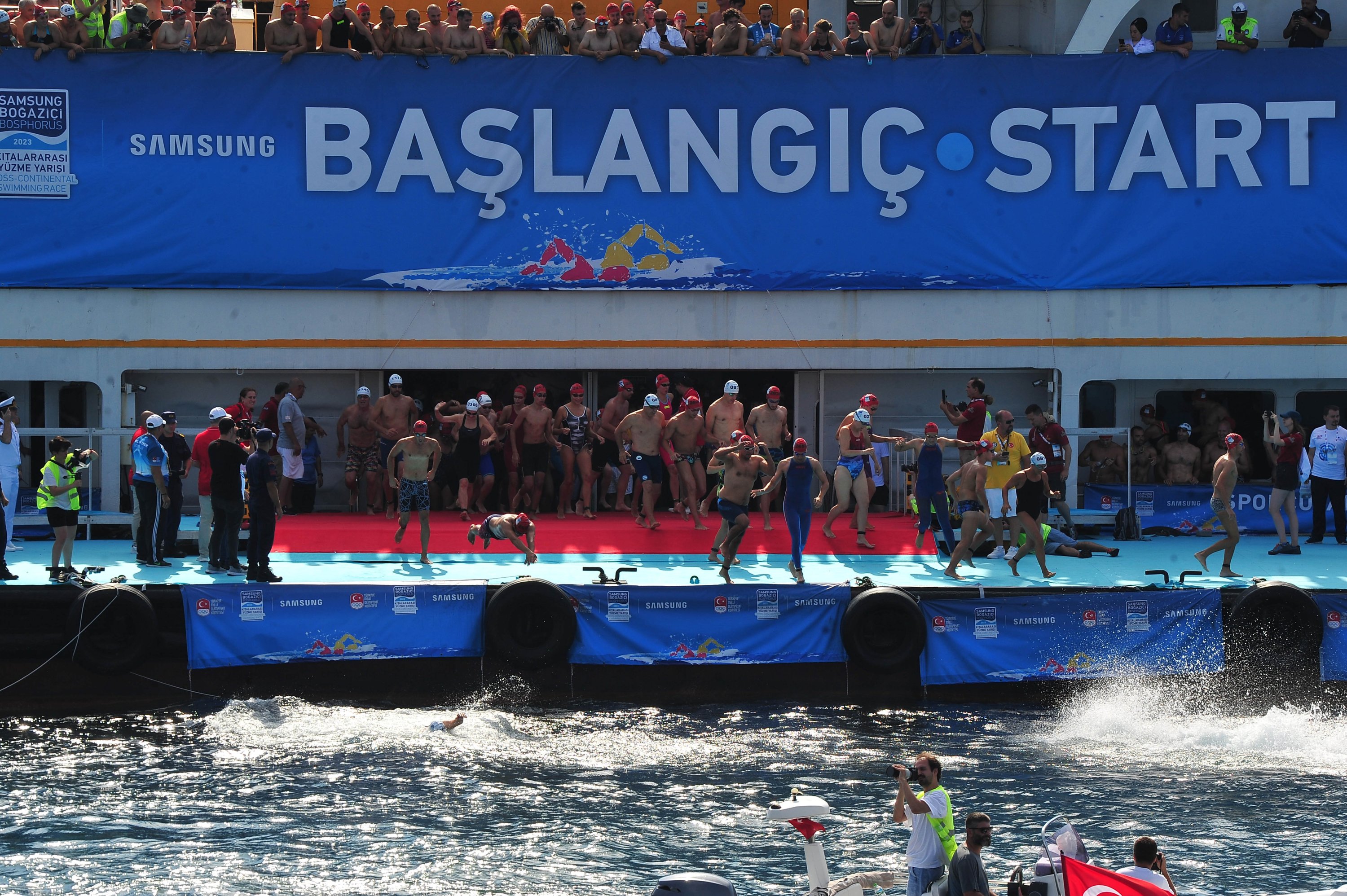 Waves of triumph shine at Istanbul's Samsung Bosphorus Swim Race Daily Sabah