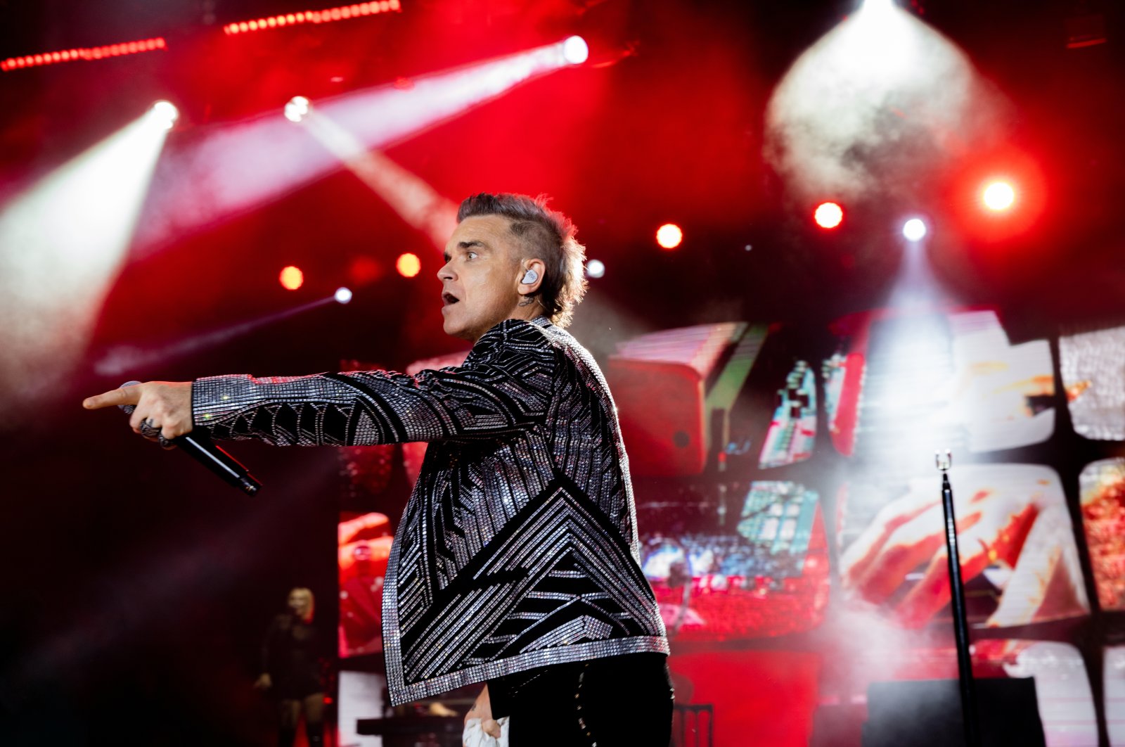 World-renowned artist Robbie Williams performs in Bodrum, Muğla, Türkiye, Aug. 17, 2023. (Photo by Funda Karayel)