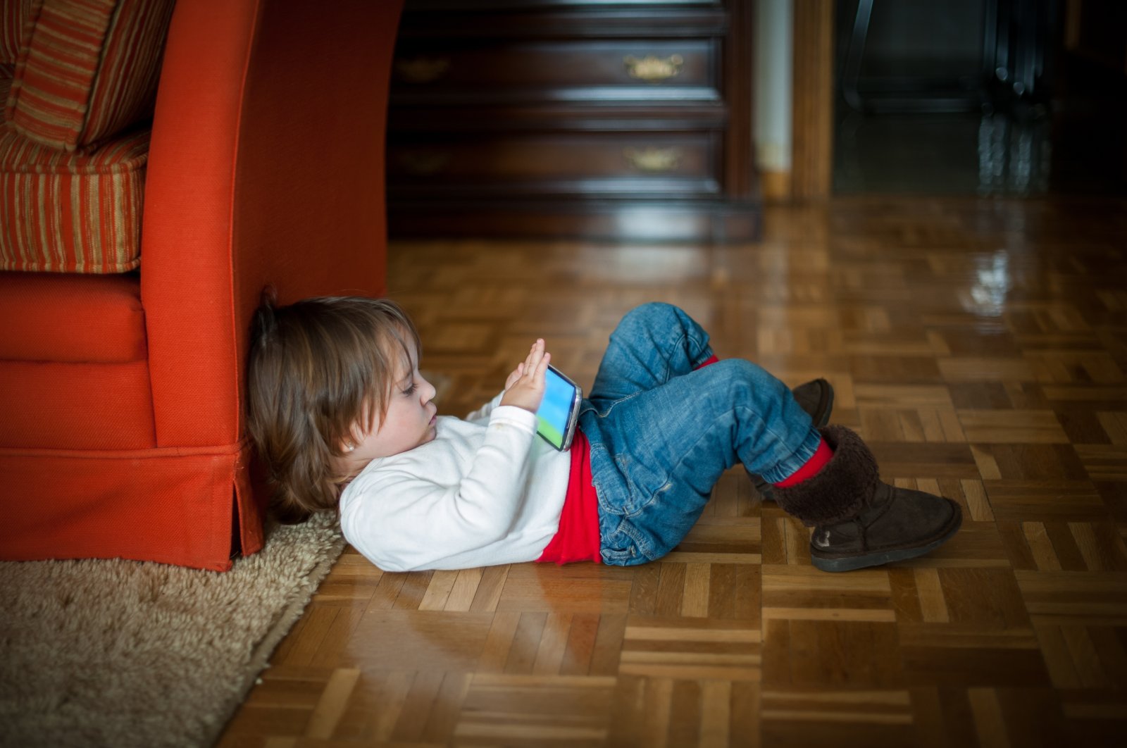 The Ministry of Family and Social Services has emphasized the potential dangers linked to the divulgence of personal information and sensitive images of children on digital platforms. (Getty Images)