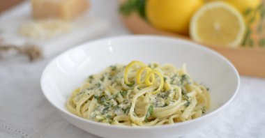 Looking for a pasta sauce that's not as heavy as pesto or tomatoes? Some lemon zest will bring some summer freshness to your plate. (dpa Photo)