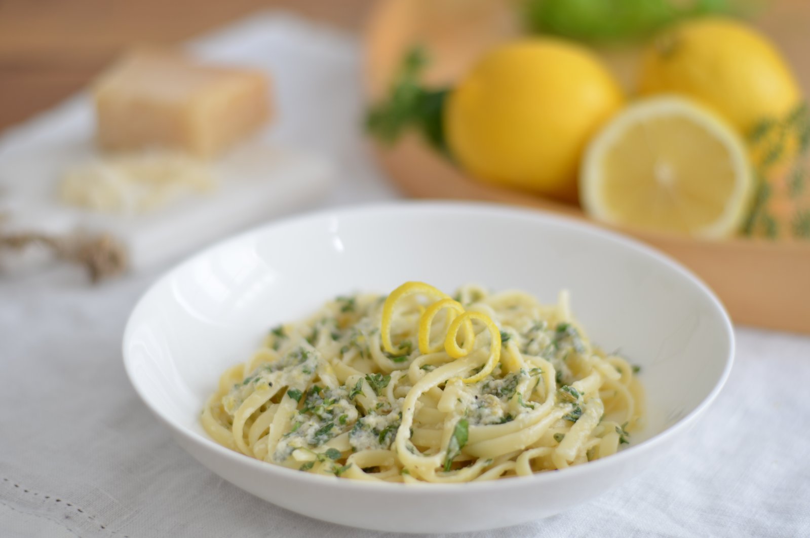 Looking for a pasta sauce that&#039;s not as heavy as pesto or tomatoes? Some lemon zest will bring some summer freshness to your plate. (dpa Photo)