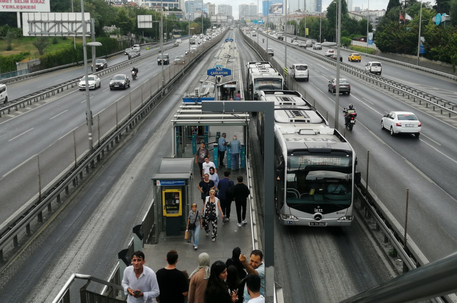 Commuters at a metro bus route in Istanbul, Türkiye, Aug. 21, 2023. (Photo by Sisa Bodani)