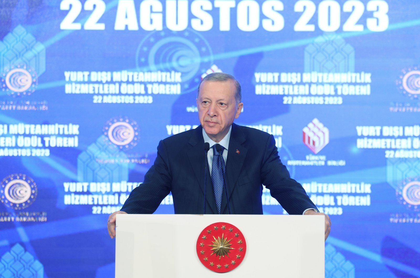 Cumhurbaşkanı Erdoğan, Türk müteahhitlerin küresel başarısını övdü