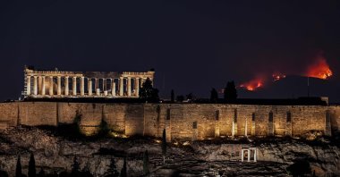 A forest burns behind the Parthenon on the outskirts of Athens, Greece, Aug. 22, 2023. (AFP Photo)