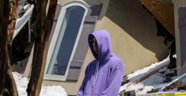 Tennessee Titans cornerback Caleb Farley sits outside of the rubble of his home after an explosion, Mooresville, U.S., Aug. 22, 2023. (AP Photo)