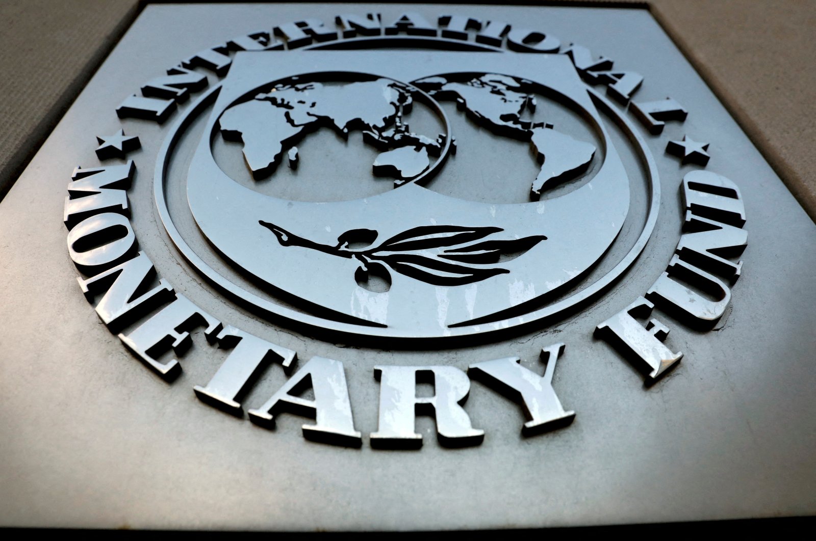 The International Monetary Fund (IMF) logo outside the headquarters building in Washington, U.S., Sept. 4, 2018. (Reuters Photo)