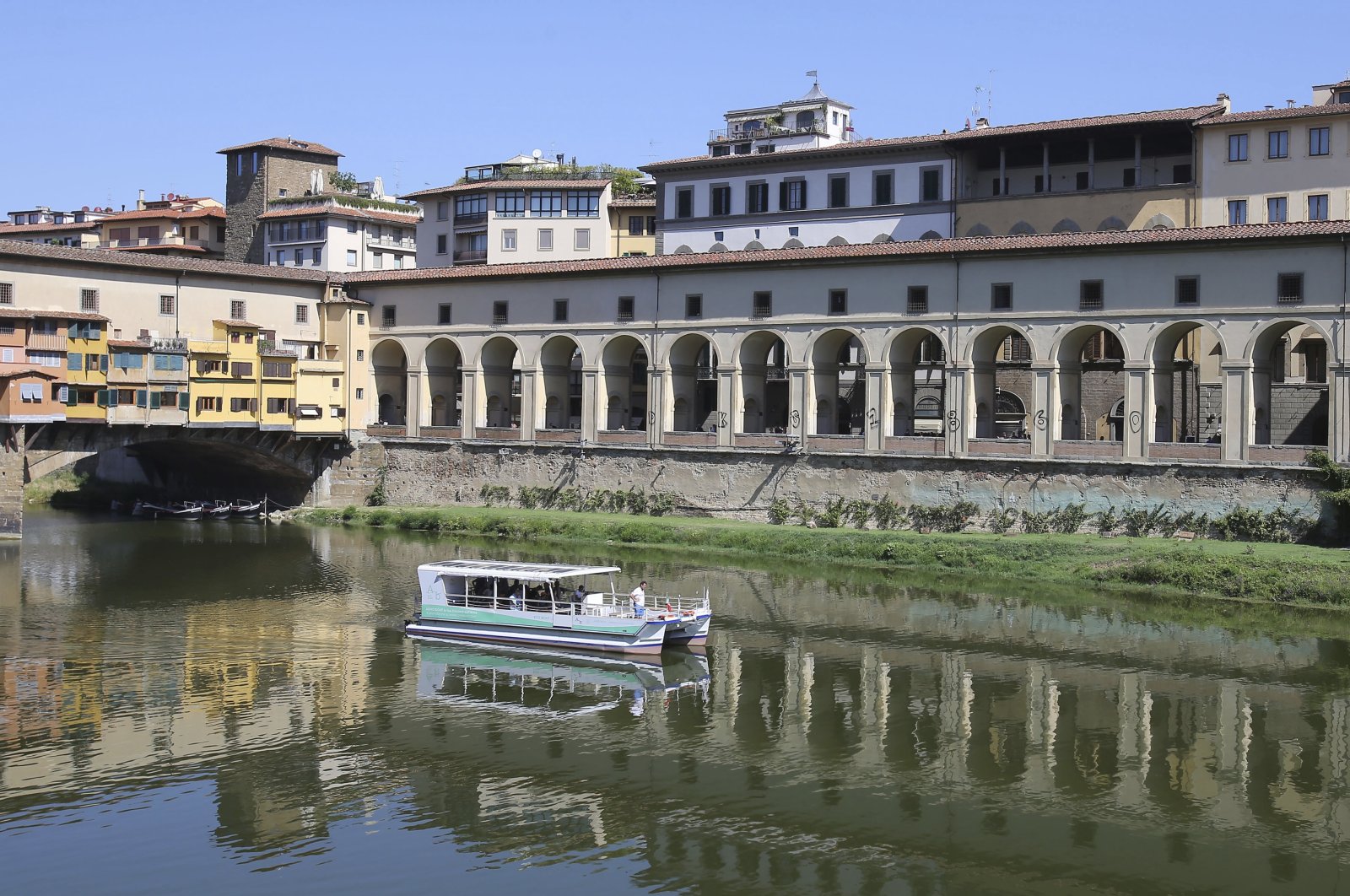 Spraypainted graffiti marks seven pilasters of the &quot;Corridoio Vasariano&quot; in Florence, central Italy, Aug. 23, 2023. (AP Photo)