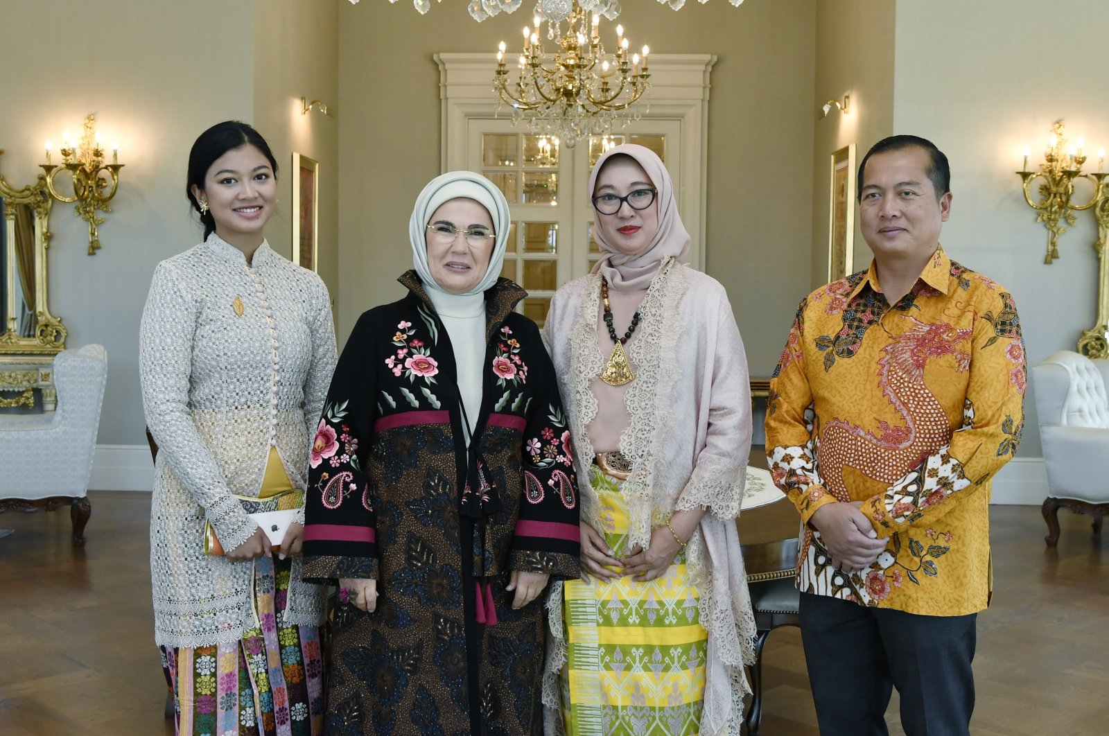 Emine Erdoğan poses with Indonesian Ambassador to Ankara Lalu Muhammed Iqbal (R) and his wife Sinta Agathia at the Presidential Complex, Ankara, Türkiye, Aug. 24, 2023. (AA Photo)
