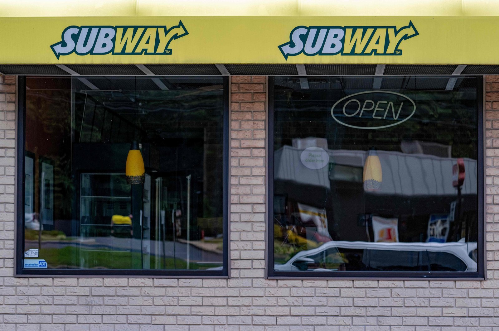 The open sign sits unlit in a temporarily closed Subway in Centreville, Maryland, U.S., Aug. 23, 2023. (AFP Photo)