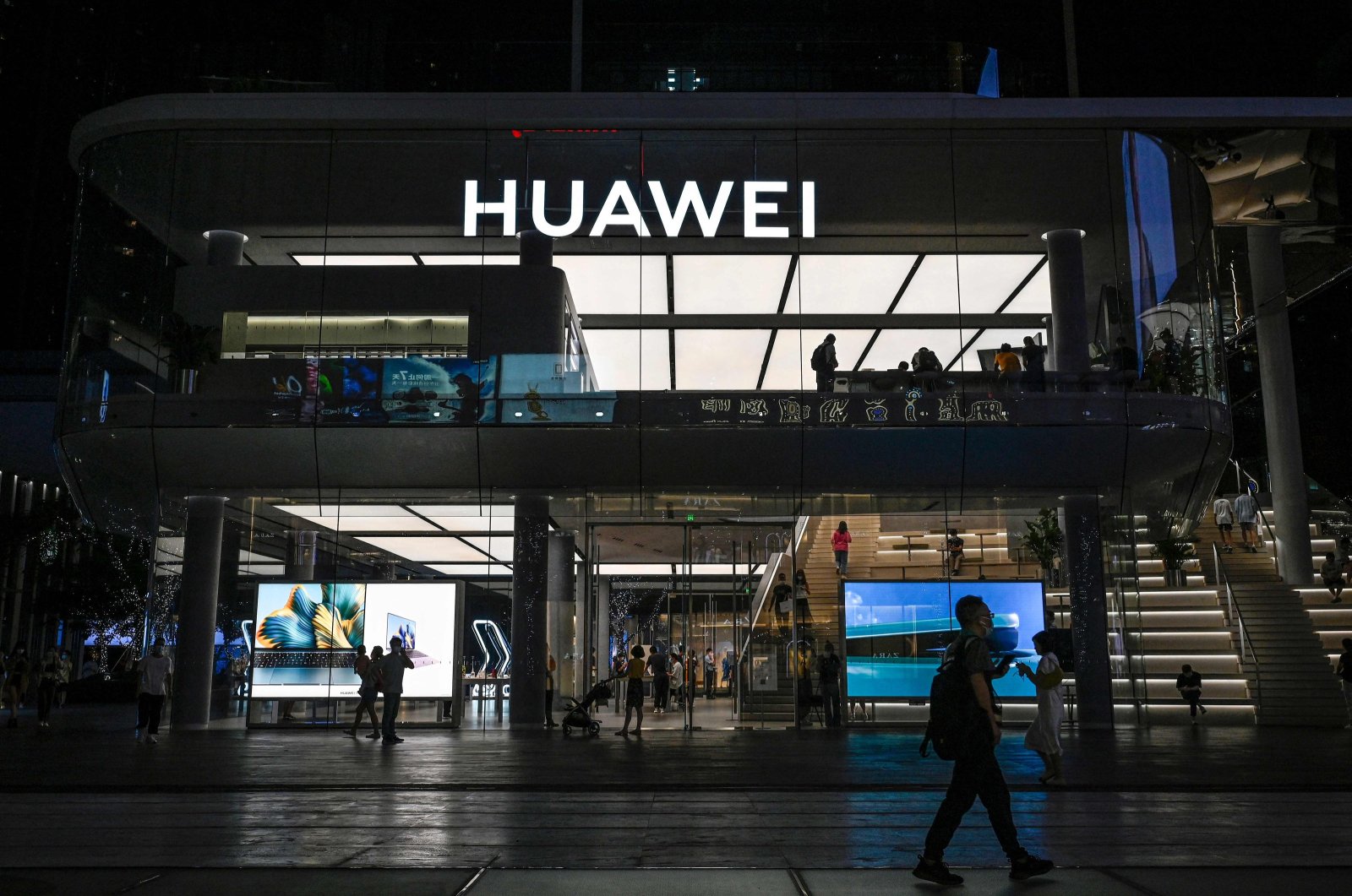 This photo shows the Huawei flagship store in Shenzhen, southern Guangdong province, China, July 12, 2022. (AFP Photo)