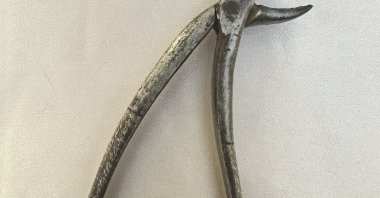 Dental forceps produced during the Ottoman era in 1898 are now displayed at the country&#039;s first Dental Health Museum, Istanbul, Türkiye. (Photo courtesy of the Dental Health Museum)