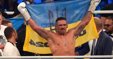 Ukraine&#039;s reigning world heavyweight champion Oleksandr Usyk celebrates winning his fight against challenger Daniel Dubois of Great Britain in Wroclaw, Poland, Aug. 26, 2023. (AFP Photo)