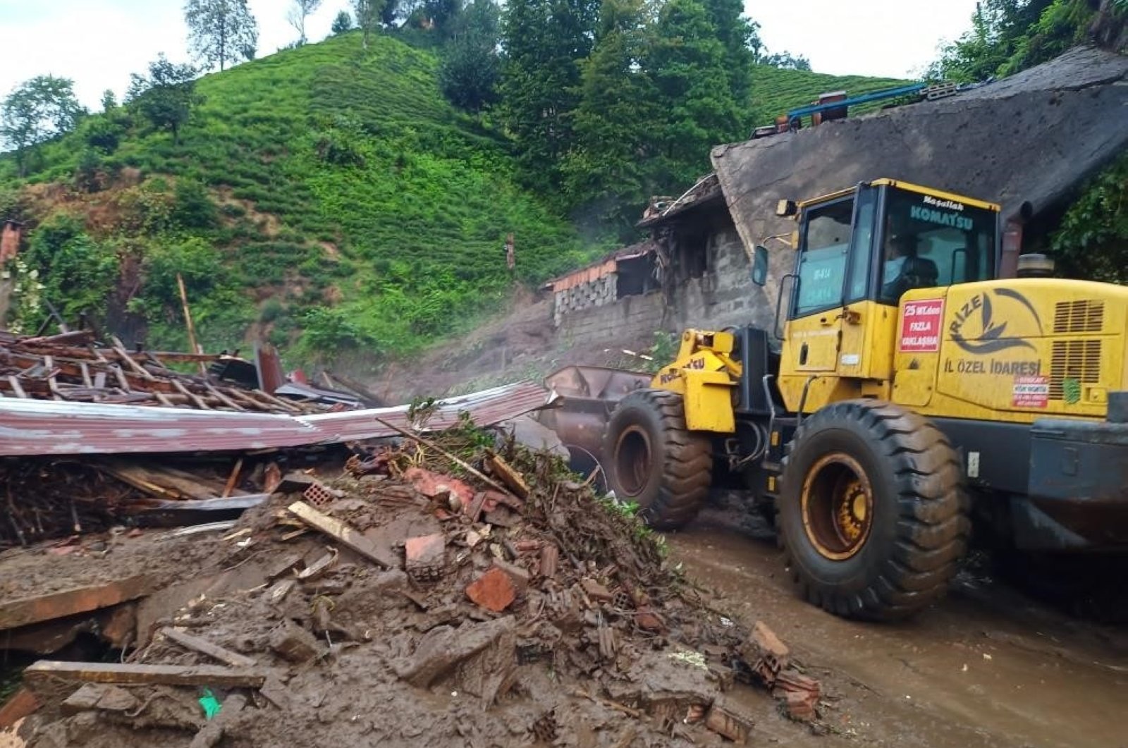 Heavy rainfall triggers extensive damage, evacuations in Türkiye’s Rize