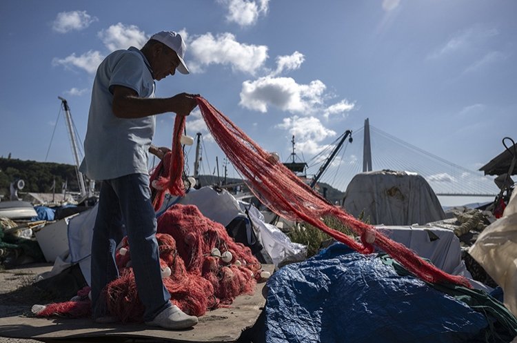 Istanbul’s fishermen eagerly await casting nets in new season