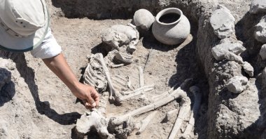 A female skeleton is seen on Çayönü Hill in Ergani, Diyarbakır, Türkiye, Aug. 28, 2023. (DHA Photo)
