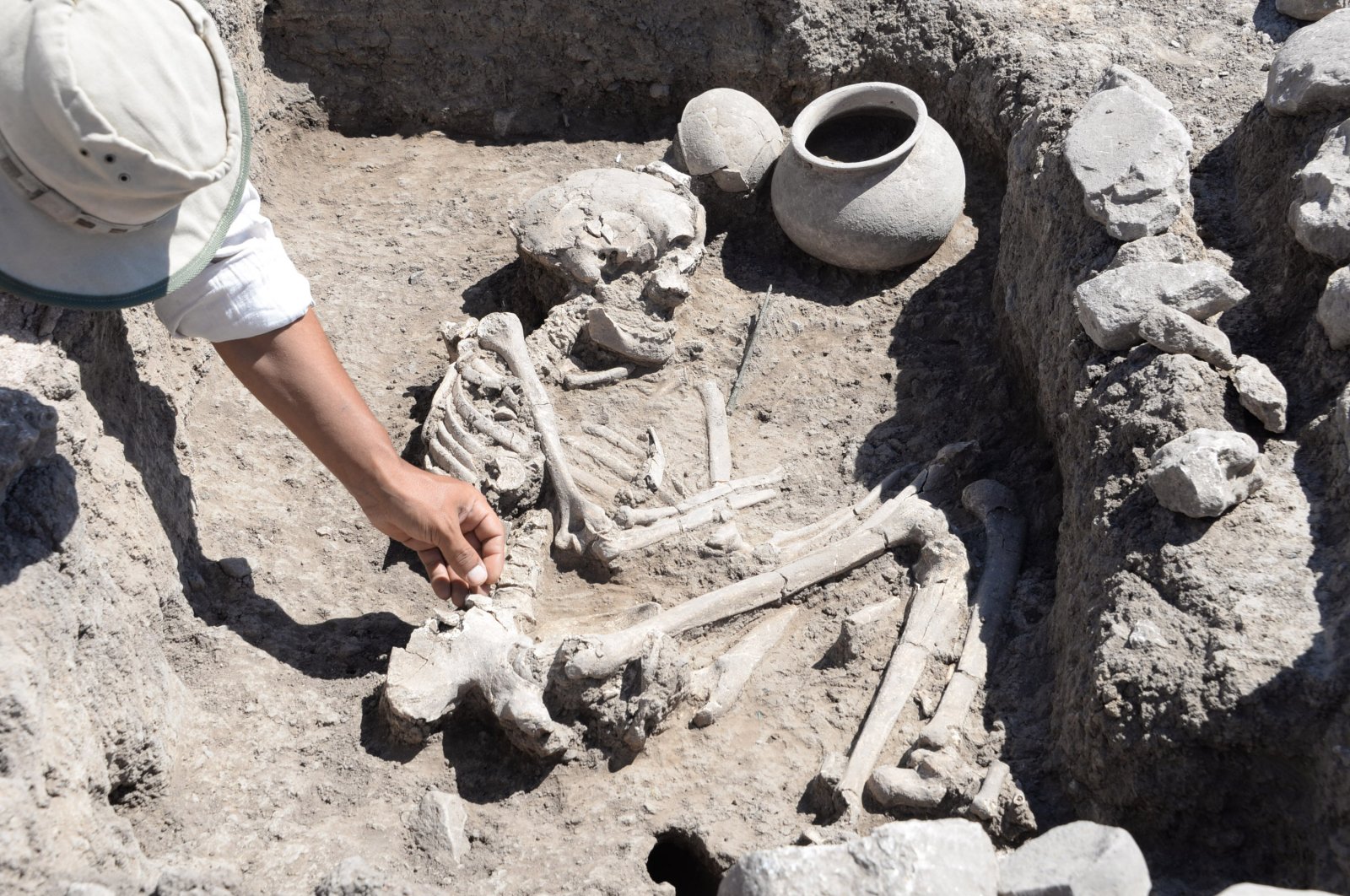 A female skeleton is seen on Çayönü Hill in Ergani, Diyarbakır, Türkiye, Aug. 28, 2023. (DHA Photo)