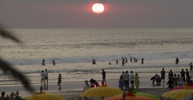 Foreign tourists gather at a beach in Seminyak, Bali, Indonesia, Aug. 1, 2023. (EPA Photo)