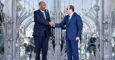 Egyptian President Abdel-Fattah el-Sissi (R) receives Sudan&#039;s Gen. Abdel Fattah al-Burhan in El Alamein, Egypt, Aug. 29, 2023.(AFP Photo)