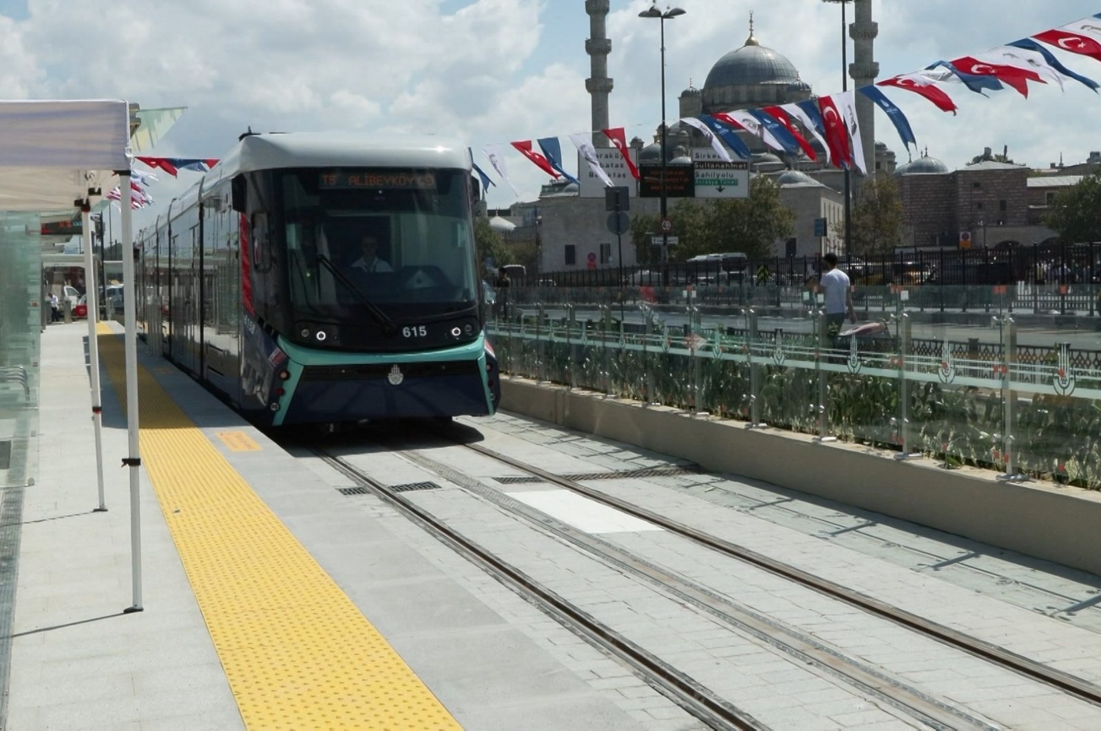 Istanbul’s Alibeyköy-Eminönü tram inaugurated on Victory Day