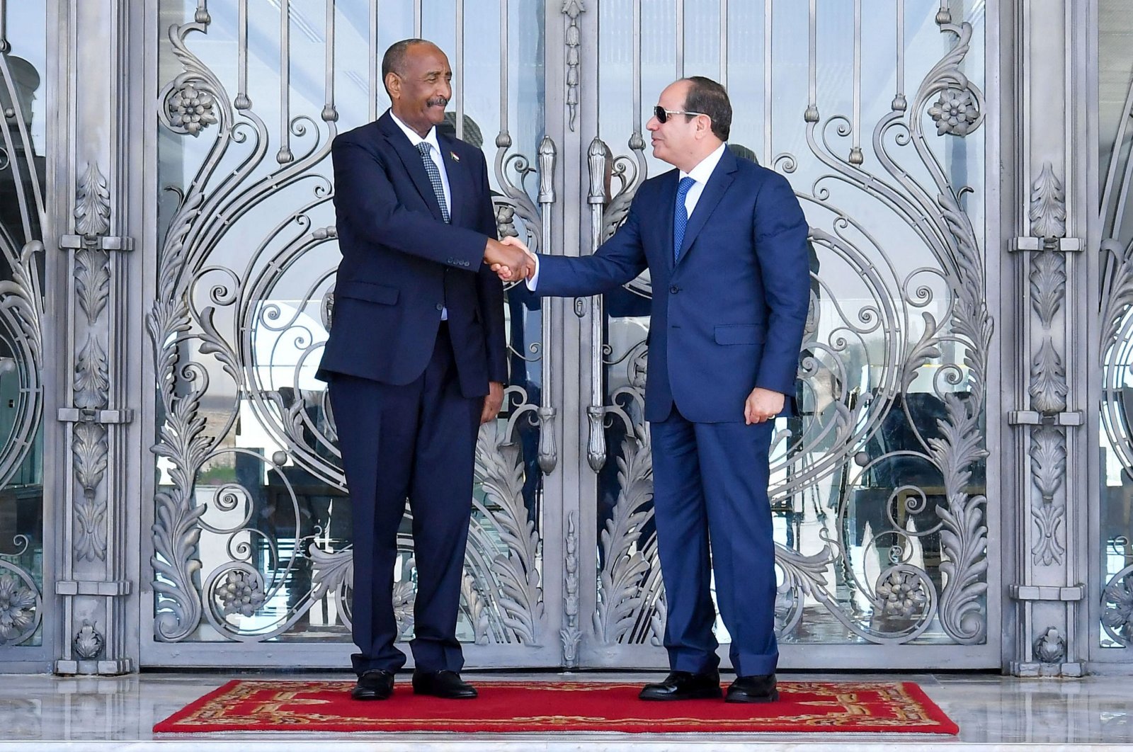 Egyptian President Abdel-Fattah el-Sissi (R) receives Sudan&#039;s Gen. Abdel Fattah al-Burhan in El Alamein, Egypt, Aug. 29, 2023.(AFP Photo)