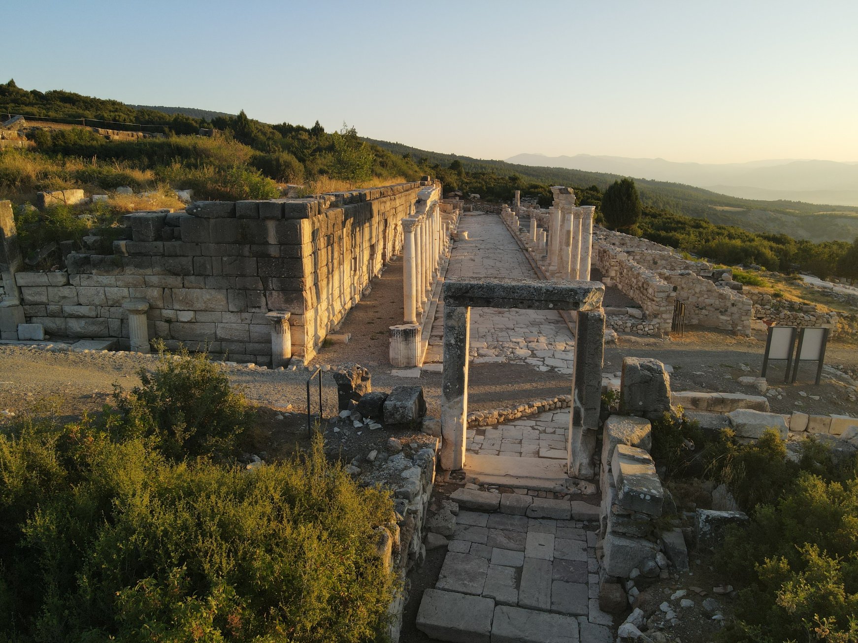 Dawn in Türkiye's ancient city of Kibyra: Where gladiators once roamed ...