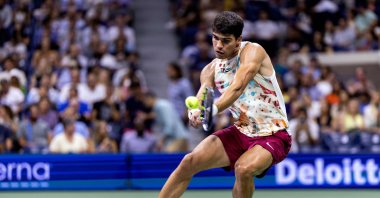 Spain's Carlos Alcaraz plays a backhand return against Germany's Dominik Koepfer during the U.S. Open tennis tournament men's singles first-round match at the USTA Billie Jean King National Tennis Center, New York City, U.S., Aug. 29, 2023. (AFP Photo)