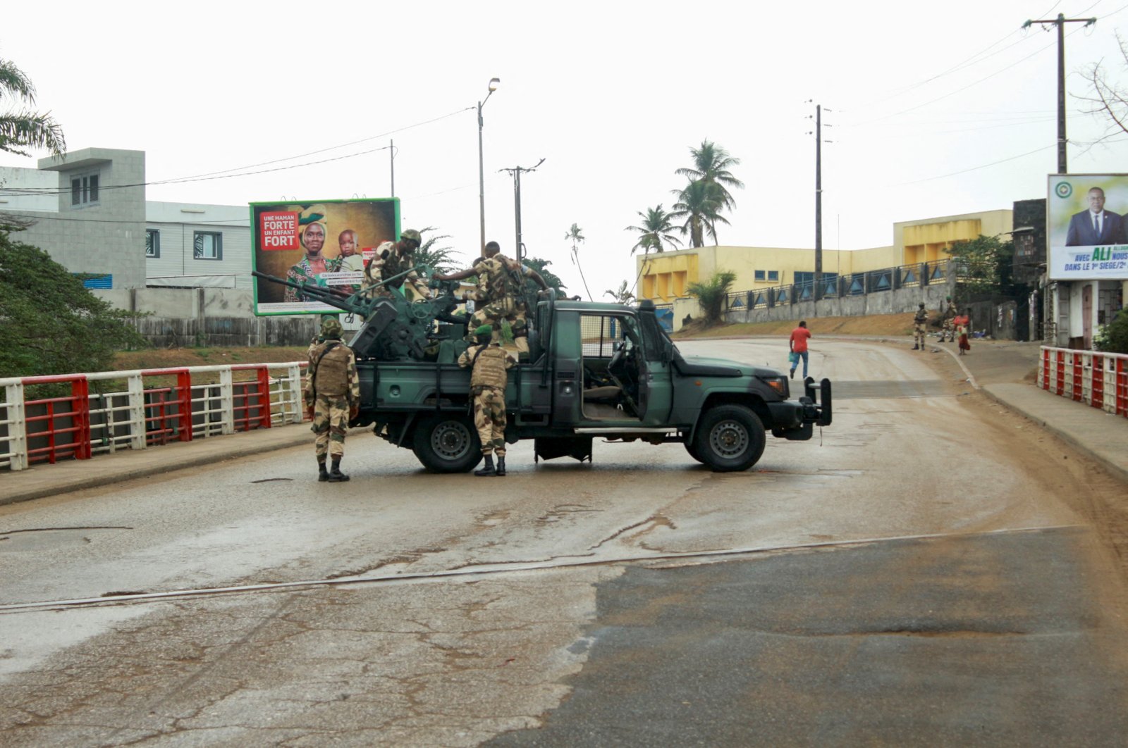 Soldiers of the Republican Guard stand on their armed pick-up in a street in Libreville, Gabon, Aug. 30, 2023. (Reuters Photo)