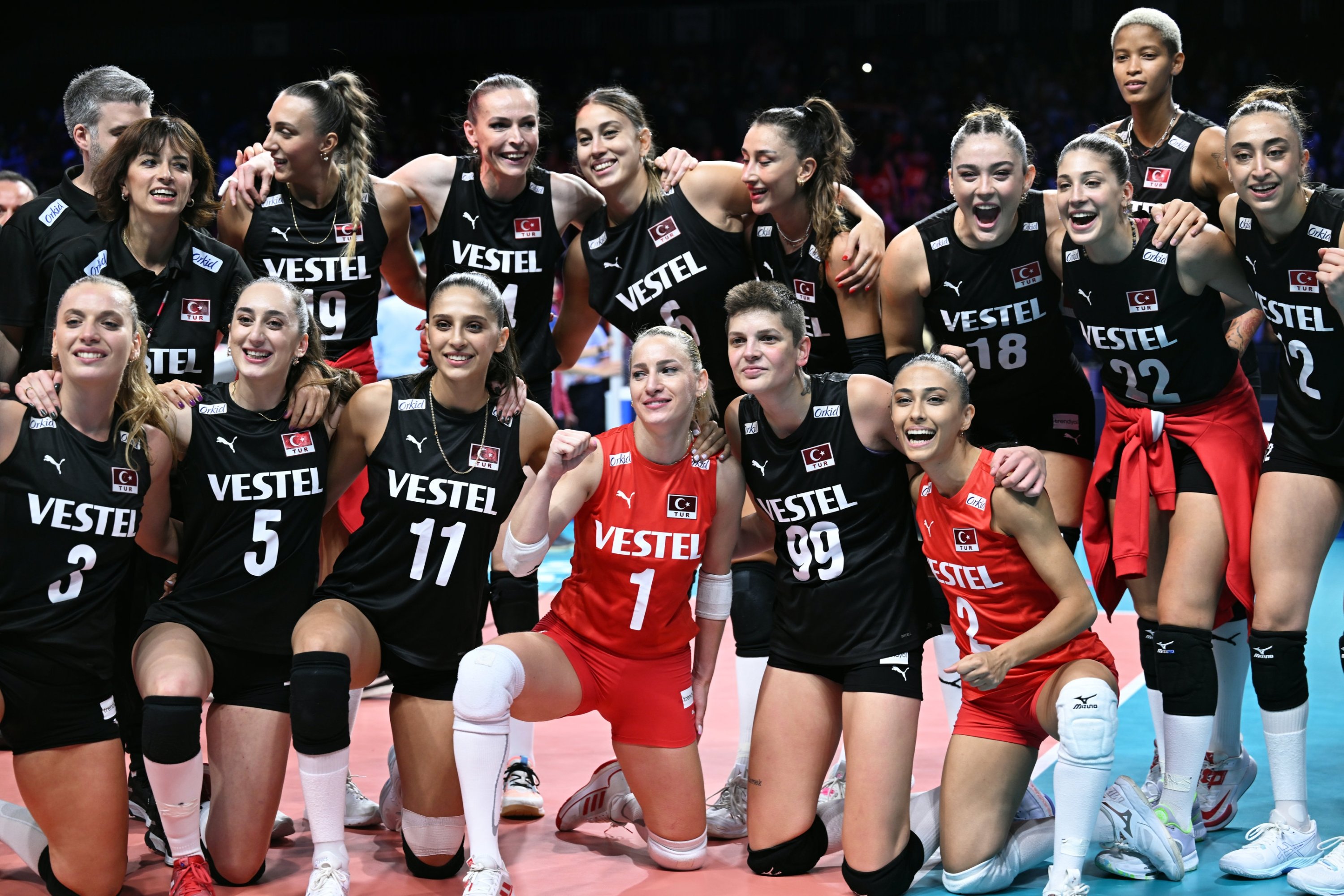 Türkiye's Sultans of the Net celebrate after beating Poland during the CEV European Championship, Brussels, Belgium, Aug. 30, 2023. (AA Photo)