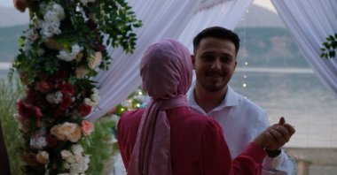 A couple dances in Tatvan, on the coast of Lake Van, Bitlis, Türkiye, Aug. 31, 2023. (IHA Photo)
