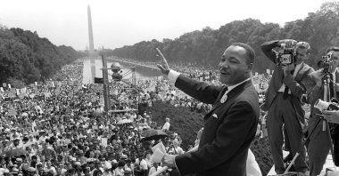 U.S. civil rights leader Martin Luther King Jr. (C) waves to supporters from the steps of the Lincoln Memorial during the March on Washington, Washington, U.S., Aug. 28, 1963. (AFP Photo)