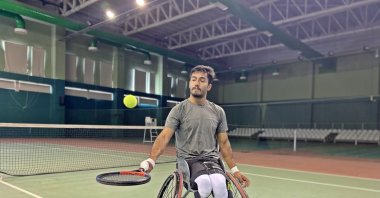 Turkish para-tennis player Ahmet Kaplan trains in preparation for the U.S. Open Wheelchair Tennis Championship, Mersin, Türkiye, Aug. 28, 2023. (AA Photo)