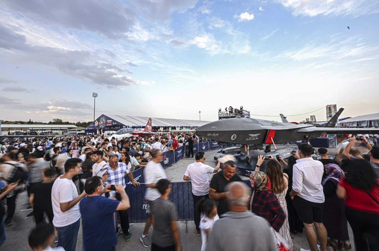 Crowds of visitors are seen close to the unmanned fighter jet Bayraktar Kızılelma, Ankara, Türkiye, Sept. 3, 2023. (AA Photo)