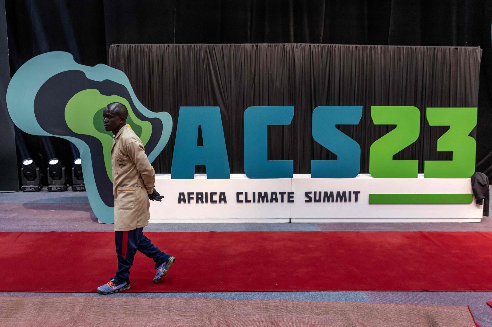 A worker walks past an Africa Climate Summit logo during preparations ahead of the Africa Climate Summit 2023 at the Kenyatta International Convention Centre in Nairobi, Kenya, Sept. 2, 2023. (AFP Photo)