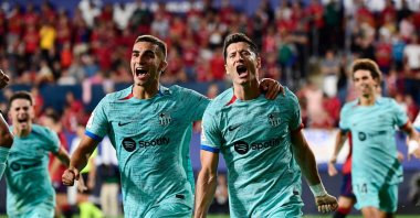Barcelona's Ferran Torres (L) celebrates Robert Lewandowski's goal scored from the penalty spot during the Spanish Liga football match between CA Osasuna and FC Barcelona at El Sadar stadium, Pamplona, Spain, Sept. 3, 2023. (AFP Photo)