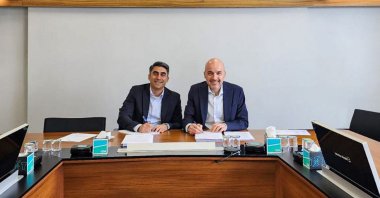 IGA CEO Kadri Samsunlu (R) signs the agreement for the establishment of a cargo hub by FedEx Europe at Istanbul Airport, Istanbul, Türkiye, Sept. 4, 2023. (AA Photo)