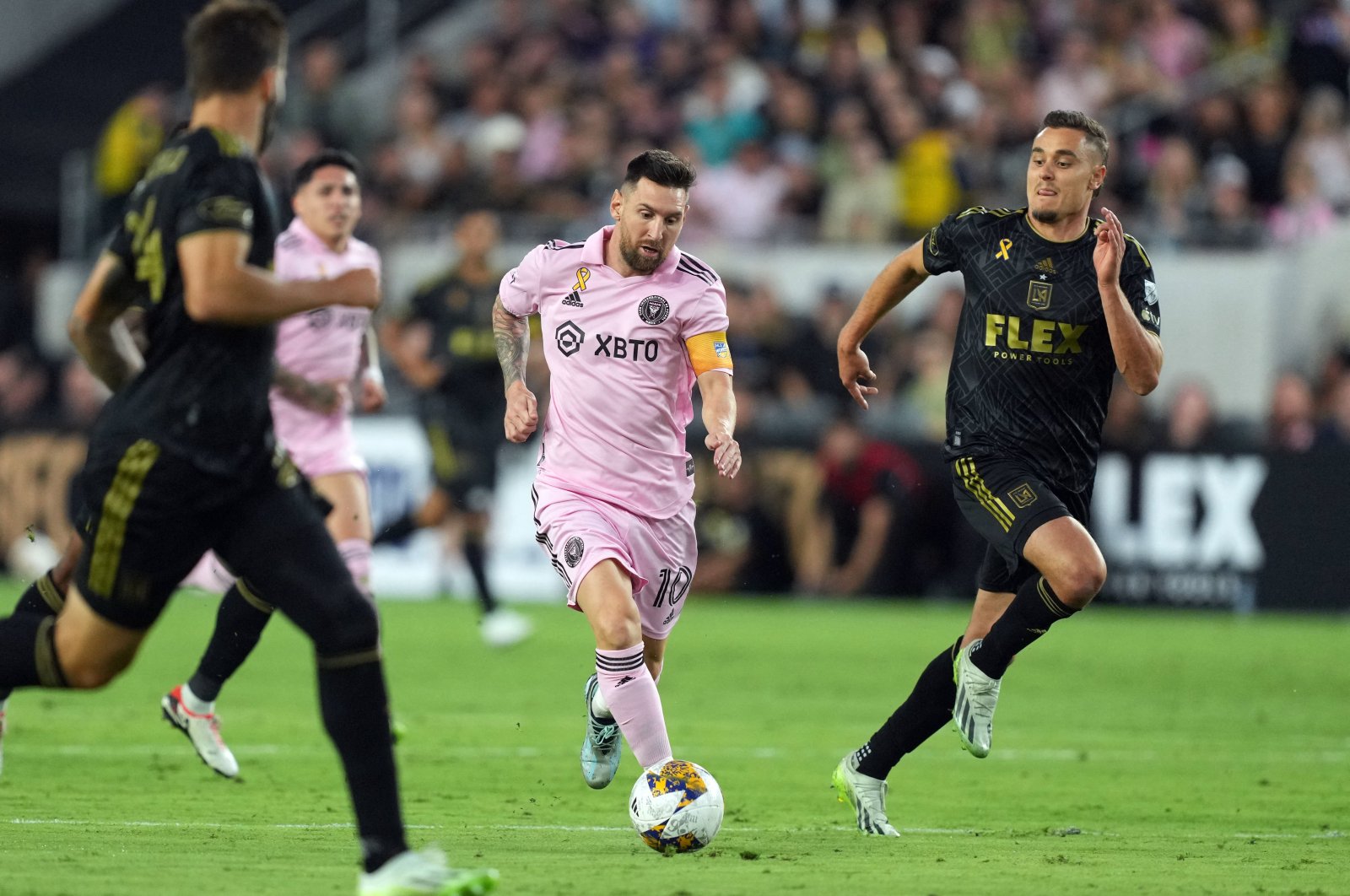 Inter Miami CF forward Lionel Messi (10) controls the ball in the first half against the Los Angeles FC at BMO Stadium, Los Angeles, U.S., Sept. 3, 2023. (Reuters Photo)